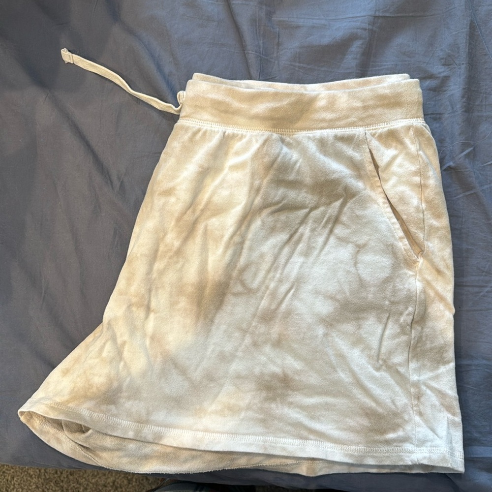 Soft, comfy tan tie dye shorts.